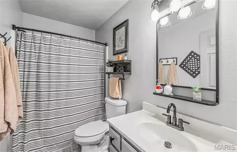 Bath - 227 Robin Ct, Bourbon, MO 65441 photo 1 of 4