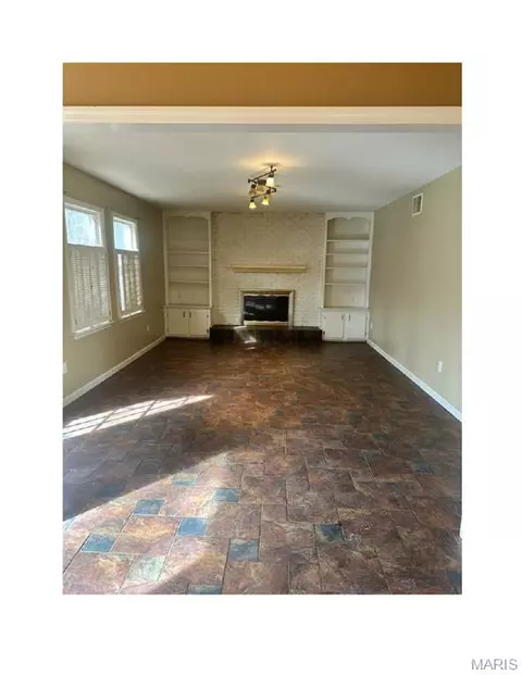 Living - 10465 Chalk Bluff Way, Dexter, MO 63841 photo 1 of 2