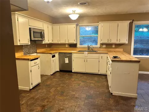 Kitchen - 10465 Chalk Bluff Way, Dexter, MO 63841 photo 1 of 2