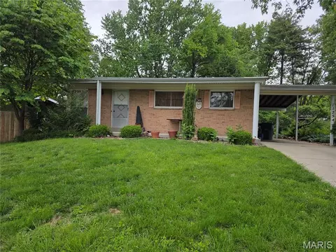 1125 Apache Dr, Florissant, MO 63033