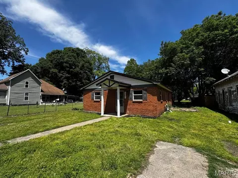 205 E 9th St, Caruthersville, MO 63830