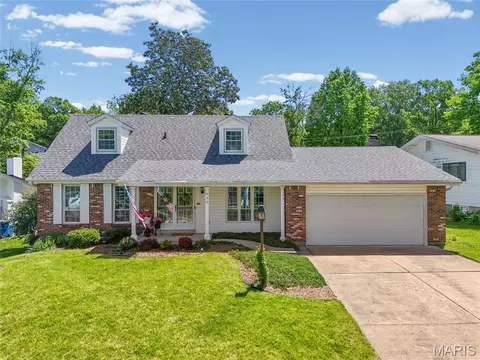 916 Parkfield Ter, Manchester, MO 63021