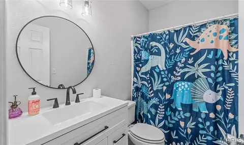 Bath - 211 Sooter Ln, Rolla, MO 65401 photo 1 of 3