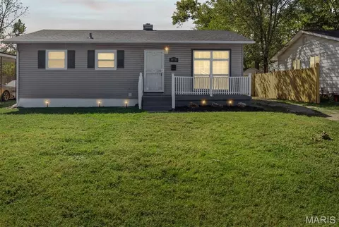 810 Saint Thomas Ln, Cahokia, IL 62206