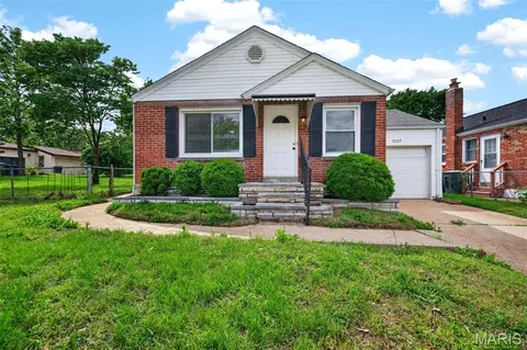 1127 Pembroke Dr, Saint Louis, MO 63119