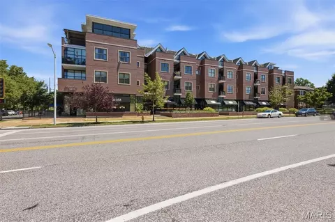 6451 Clayton Rd #208, Clayton, MO 63117