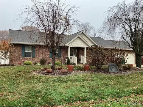 221 Sharp St, Beckemeyer, IL 62219