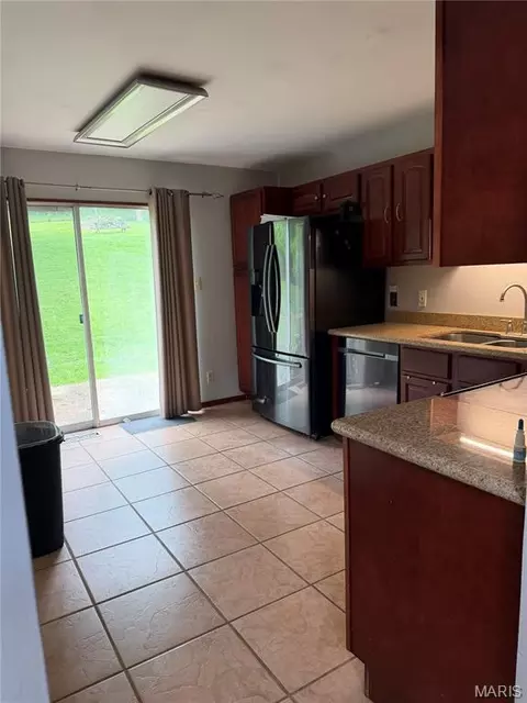 Kitchen - 2042 Catlin Dr, Barnhart, MO 63012 photo 3 of 5