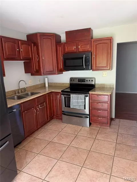 Kitchen - 2042 Catlin Dr, Barnhart, MO 63012 photo 5 of 5