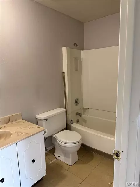 Bath - 2042 Catlin Dr, Barnhart, MO 63012 photo 1 of 2