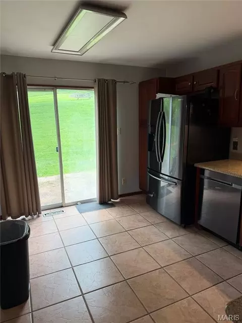Kitchen - 2042 Catlin Dr, Barnhart, MO 63012 photo 4 of 5