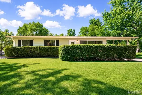 410 Hawthorn Ave, Saint Charles, MO 63301