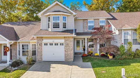 37 Parkway Villas Ct, St Peters, MO 63303