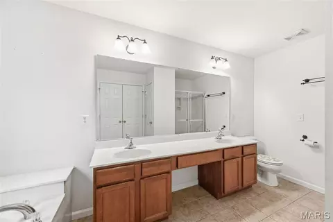 Bath - 415 Forby Estates Dr, Eureka, MO 63025 photo 3 of 7