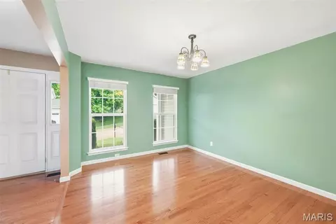 Living - 415 Forby Estates Dr, Eureka, MO 63025 photo 8 of 15