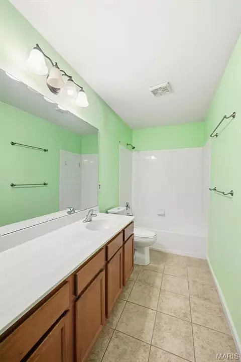 Bath - 415 Forby Estates Dr, Eureka, MO 63025 photo 7 of 7