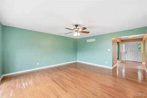 Living - 415 Forby Estates Dr, Eureka, MO 63025 photo 12 of 15