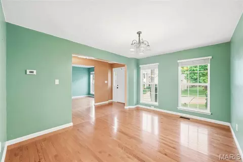 Living - 415 Forby Estates Dr, Eureka, MO 63025 photo 7 of 15