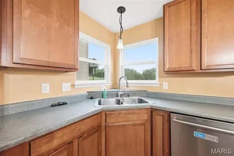 Kitchen - 415 Forby Estates Dr, Eureka, MO 63025 photo 5 of 6