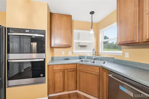 Kitchen - 415 Forby Estates Dr, Eureka, MO 63025 photo 6 of 6