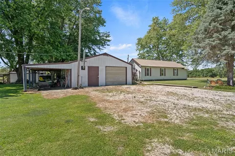 3616 County Road 2860, Higbee, MO 65257