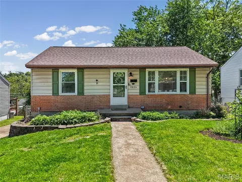 9826 Lullaby Ln, Saint Louis, MO 63114