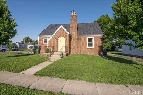 622 N 8th St, Vandalia, IL 62471