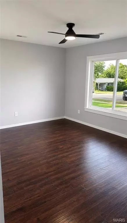 Living - 4 Toler Dr, Fredericktown, MO 63645 photo 1 of 1
