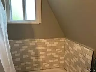 Bath - 121 Crystal Lake Ct, Wright City, MO 63390 photo 1 of 2