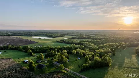 9904 State Highway Bb, New Bloomfield, MO 65063