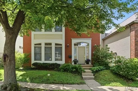 911 Morehouse Ln, University City, MO 63130