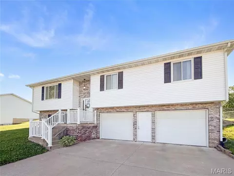 67 Meadows Rd, Hannibal, MO 63401