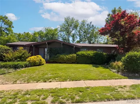 1440 Tina Dr, Florissant, MO 63033