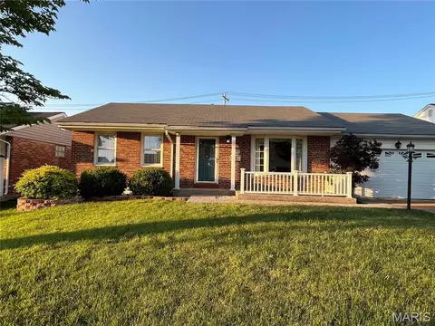 3821 Upton St, Saint Louis, MO 63116