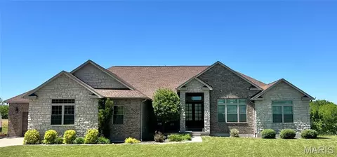 52800 Norwoods Lake Pl, Hannibal, MO 63401