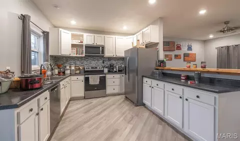 Kitchen - 1608 Hwy 64, Tunas, MO 65764 photo 1 of 1