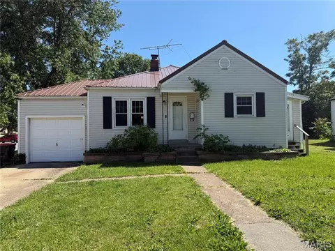 11 Greenwood Dr, Lebanon, MO 65536