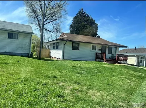 132 Glen Garry Rd, Saint Louis, MO 63137