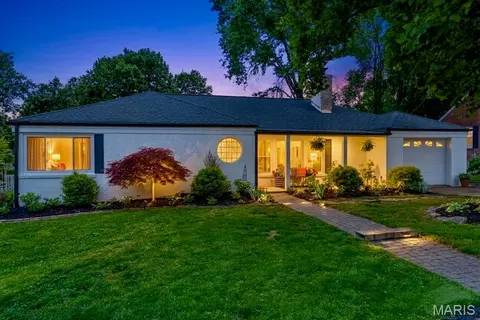 430 Cannonbury Dr, Saint Louis, MO 63119