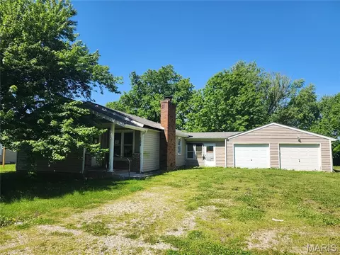 105 S Hill St, Sorento, IL 62086