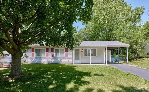 4907 Plum Tree Ln, Hazelwood, MO 63042