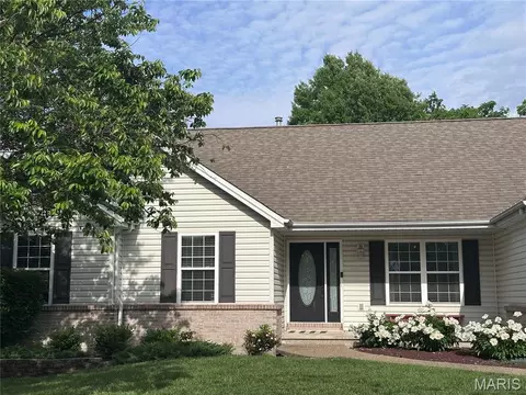 1156 Ivy Point Dr, O'fallon, MO 63366