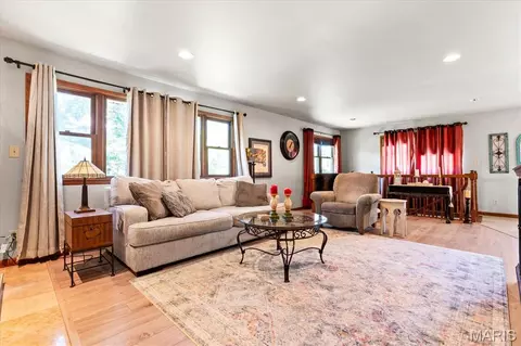 Living - 727 Cordes St, O'fallon, MO 63366 photo 3 of 4