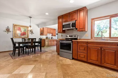 Kitchen - 727 Cordes St, O'fallon, MO 63366 photo 3 of 3