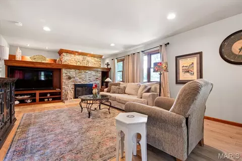 Living - 727 Cordes St, O'fallon, MO 63366 photo 1 of 4