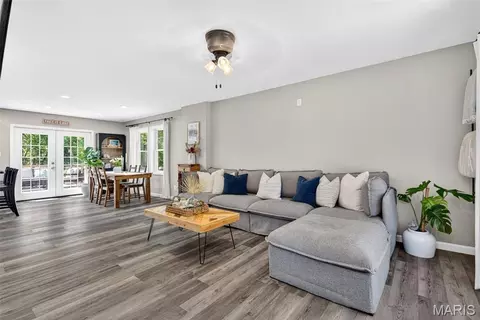 Living - 316 Highway Ww, Sullivan, MO 63080 photo 2 of 4