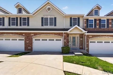14 Loris Ln, Saint Charles, MO 63303