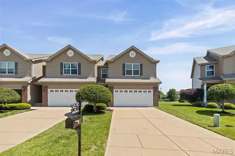 836 Harbor Woods Dr, Fairview Heights, IL 62208