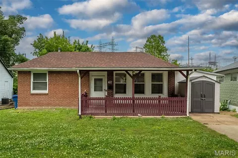 607 Majesty Ct, Saint Louis, MO 63125