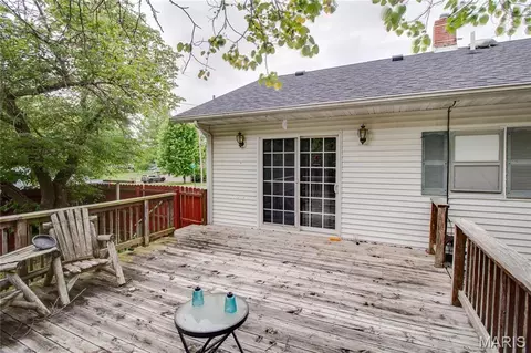 Exterior - 701 E Chestnut St, Gillespie, IL 62033 photo 11 of 14